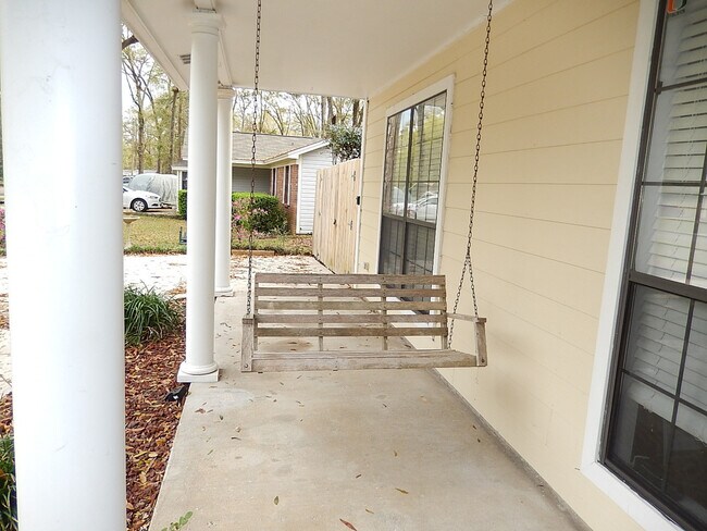 Photo - MODERN 3/2 w/ Office, Stainless Steel Apps... House