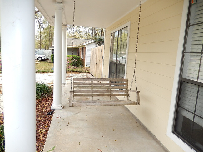 Building Photo - MODERN 3/2 w/ Office, Stainless Steel Apps...