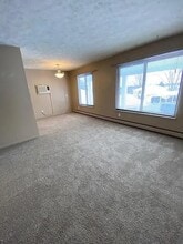 Building Photo - 3839 Silver Lake Rd