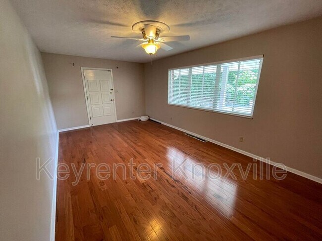 Building Photo - 2509 Craghead Ln