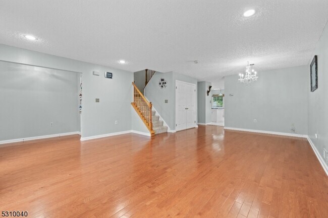 Foto del edificio - 5 Hudson Ct