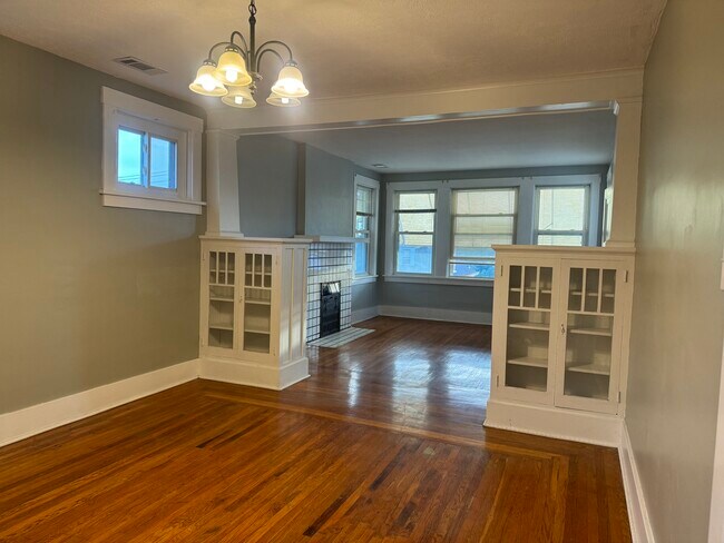 Comedor y sala de estar - 1411 Beechview Ave