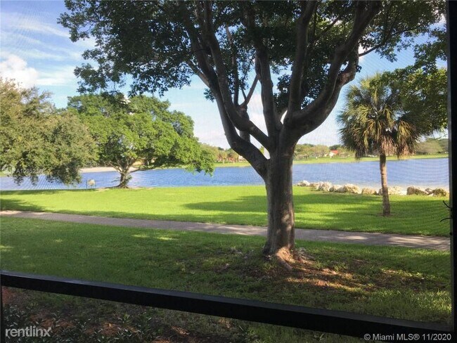 Foto del edificio - 9719 Hammocks Blvd