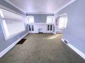 Building Photo - 14410 Kingsford Ave