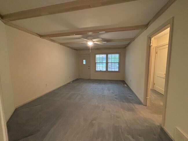 Foto del edificio - 2 bedroom 1 bath home with 1 car garage! Available to Rent or Rent to Own!