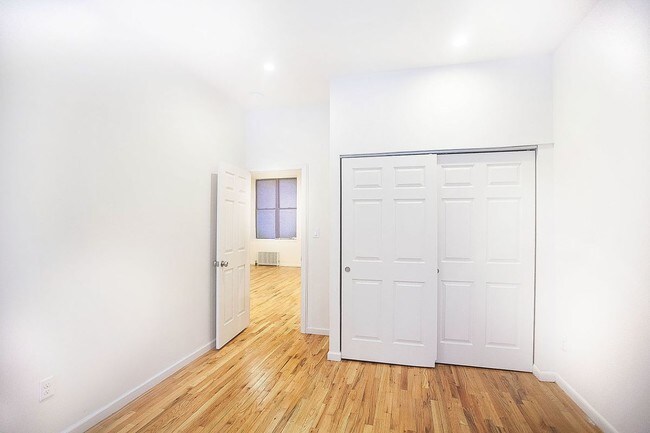 Building Photo - 124 E 28th St