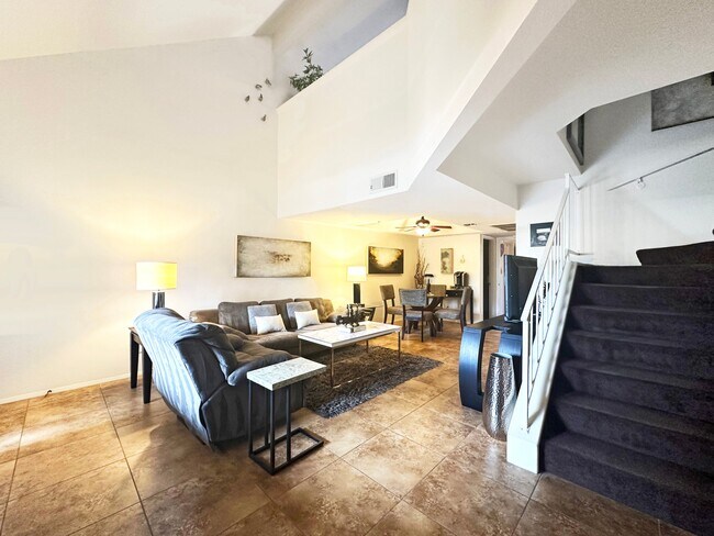 Foto del edificio - 1211 N Miller Rd