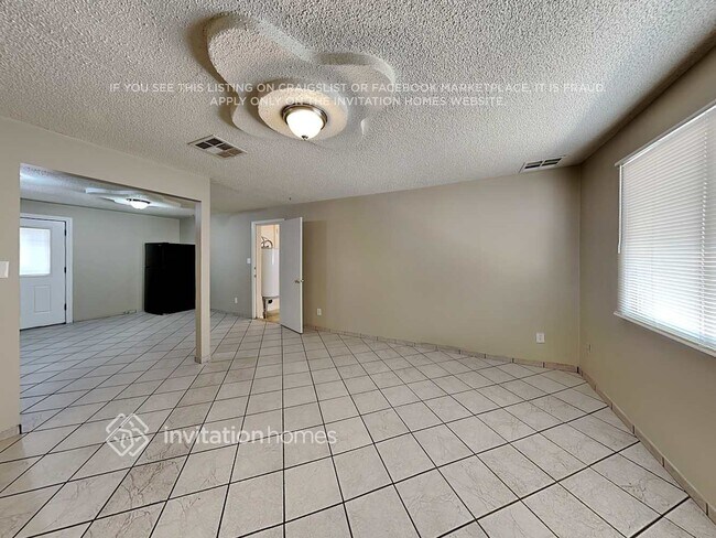 Foto del edificio - 4651 N 79th Dr