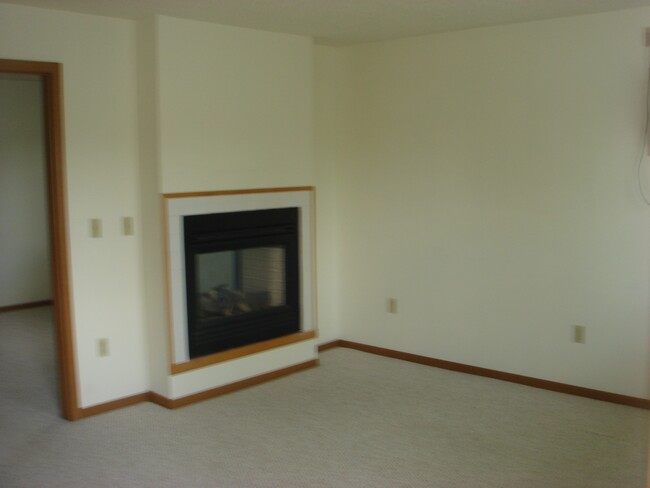 Building Photo - 820 Bruce Ct
