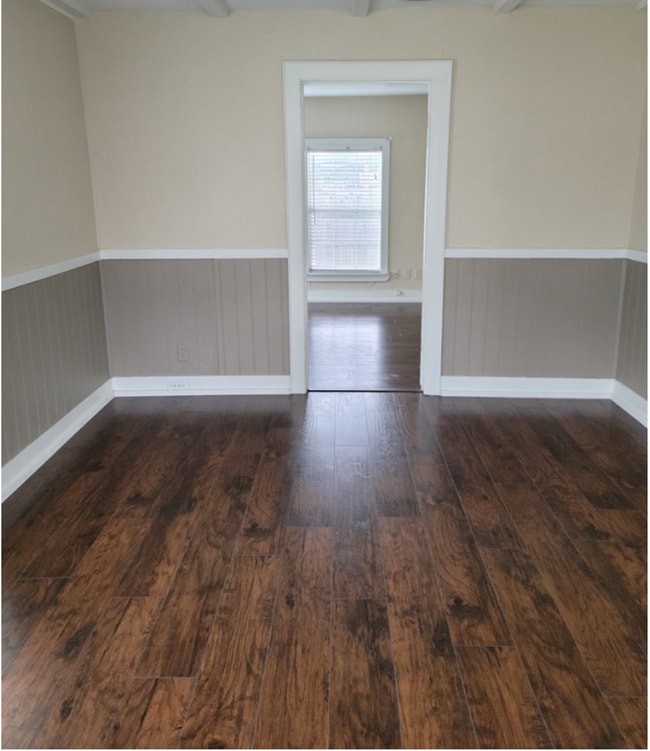 Building Photo - FOR LEASE!!