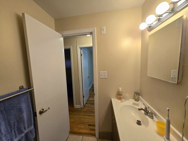 Foto del edificio - 8250 Chase Way