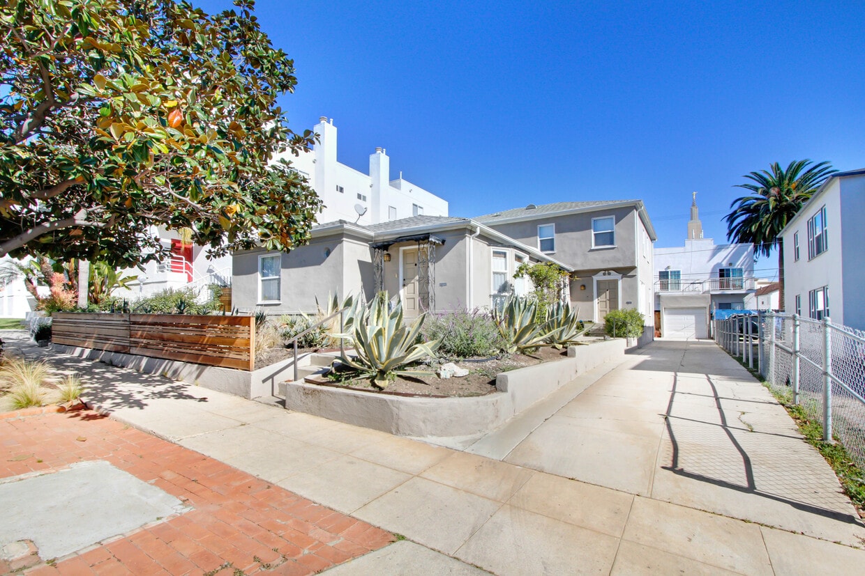 Primary Photo - 1748 Glendon Ave