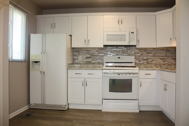 Kitchen - 220 Park Ave