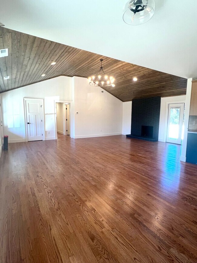 Foto del edificio - 3 Bedroom 2 Bath house Great Hendersonville Location!
