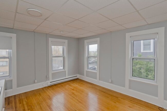 Building Photo - 78 Elm St