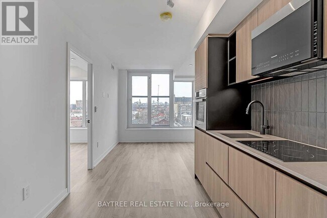 Photo du bâtiment - 2 Augusta Ave