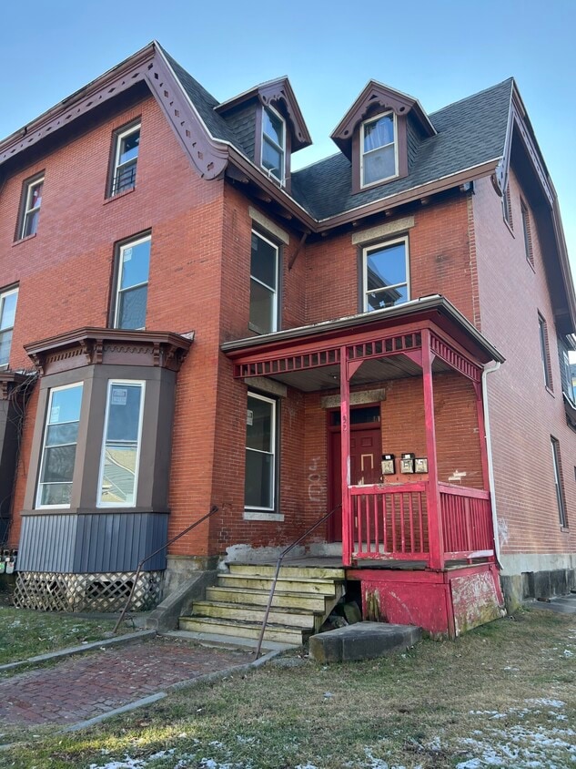 Primary Photo - 32 Benefit St