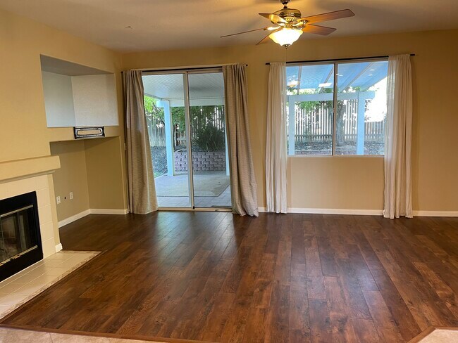 family living room - 569 Farridge Dr