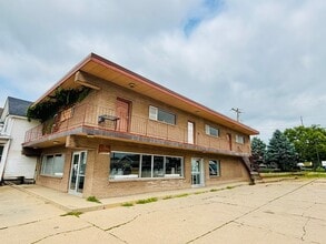 Building Photo - 100 W Superior St