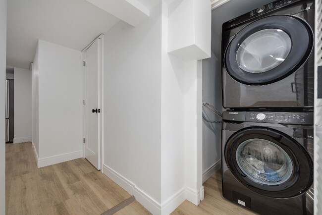 Building Photo - 1229 W 32nd Pl