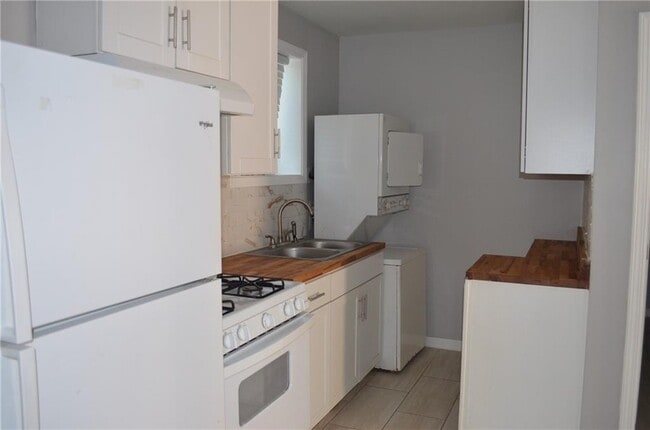 Building Photo - 1129 West Ave