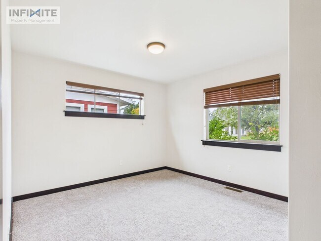 Foto del edificio - Single-Level 4BR with 3-Car Garage & Fence...