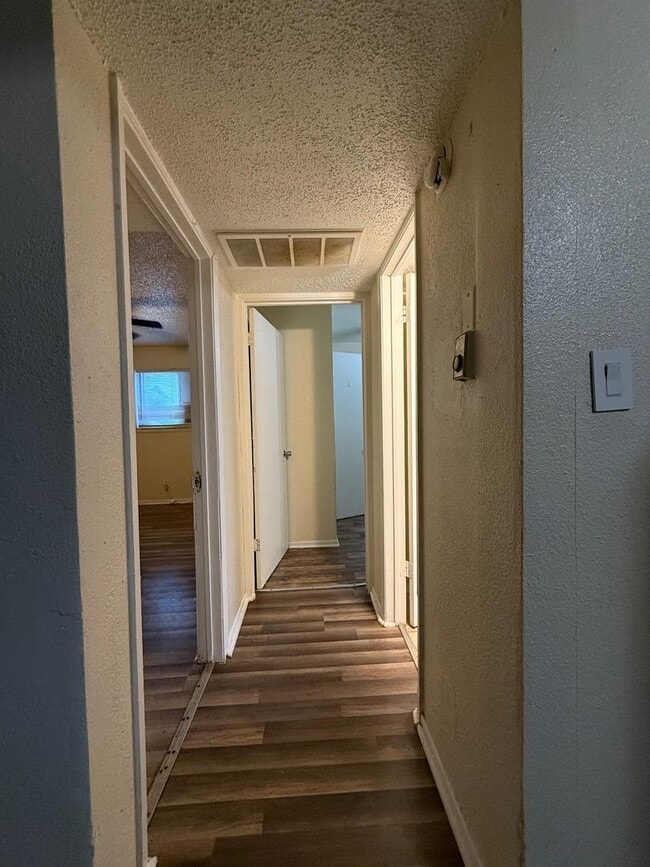 Foto del edificio - ALL UTILITIES INCLUDED in Cozy and Convenient 1 bedroom