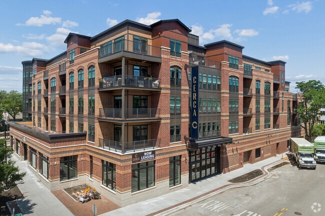 Building Photo - Cerca