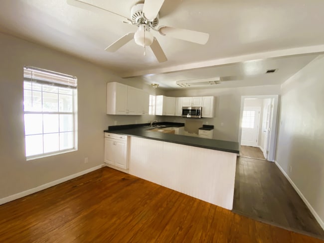 Building Photo - 143 Jasmine Ln