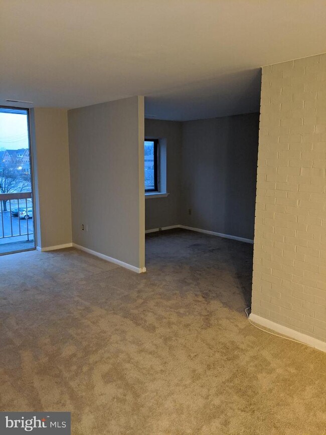 Foto del edificio - 130 Slade Ave