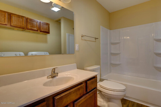 Building Photo - 2251 Onslow Dr