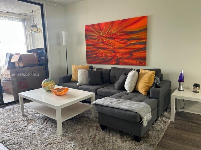 Foto del edificio - 2851 Somerset Dr