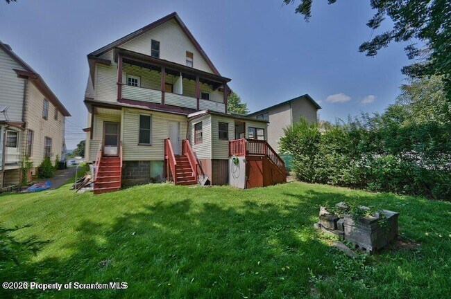 Building Photo - 1416 Capouse Ave