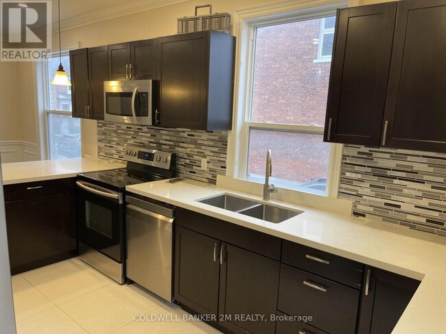 Building Photo - 242 Kendal Ave