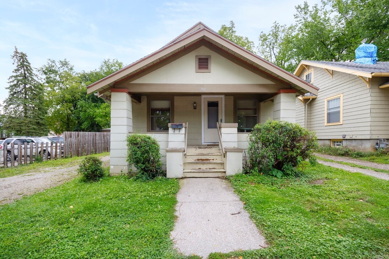Primary Photo - 201 Koch Ave