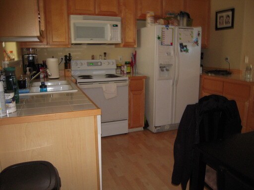 Building Photo - Fresh 3 bedroom - New Carpet new paint in Quatama area