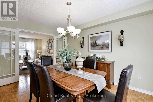 Building Photo - 33 Fenflower Ct