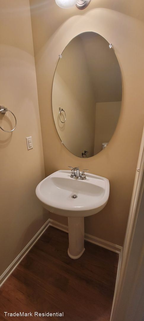 Building Photo - 3 br, 2.5 bath House - 2022 Highland Villa...