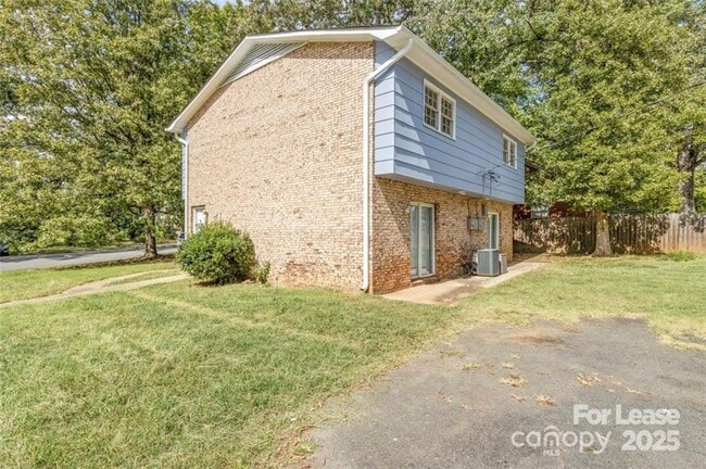 Building Photo - 1231 Hazel St