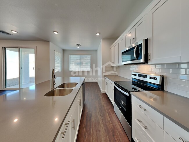 Foto del edificio - 17170 W Golden Ln