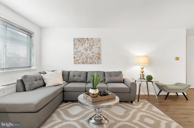 Building Photo - 5111 8th Rd S