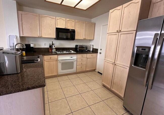 Building Photo - 830 N Kintyre Dr