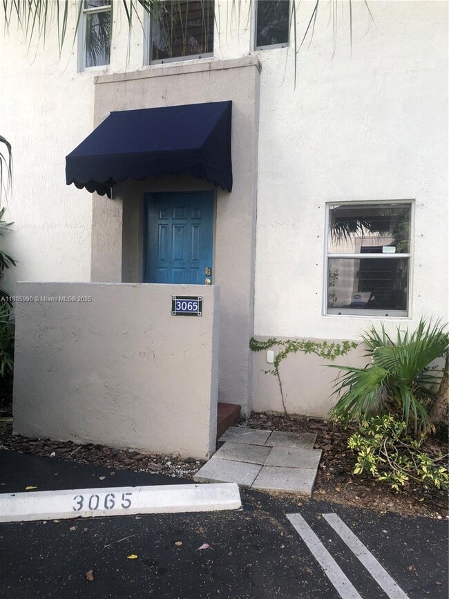 Building Photo - 3065 Center St