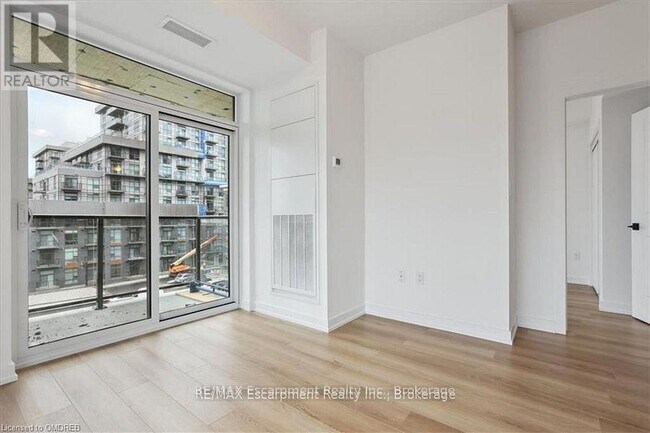 Photo du bâtiment - 470-470 Dundas St E