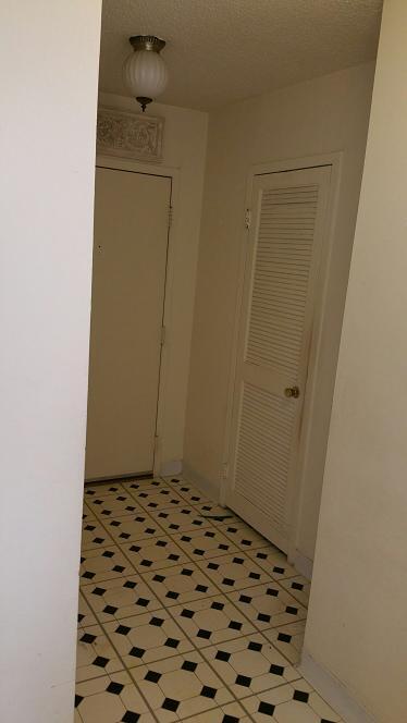 Foto del edificio - 8801 W Golf Rd