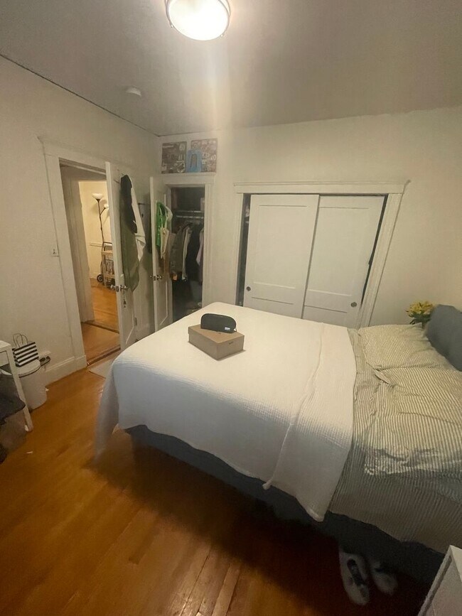 Building Photo - Nicely renovated 2 bed unit in a prime spot near Cleveland Circle!