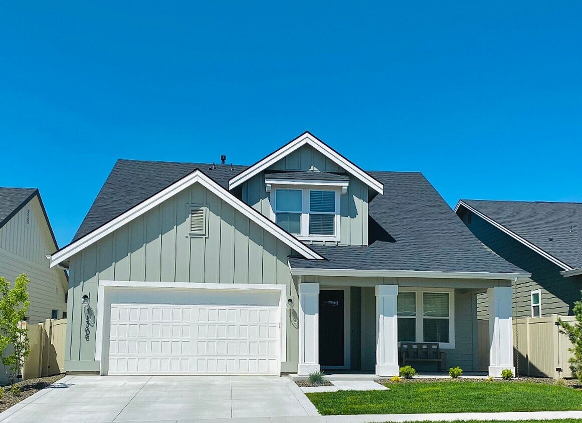 Foto principal - Beautiful home with lots of neighborhood a...