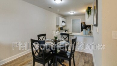Building Photo - 208 Walnut Hill Dr