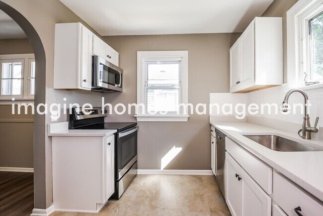 Foto del edificio - 1329 Elmwood Road
