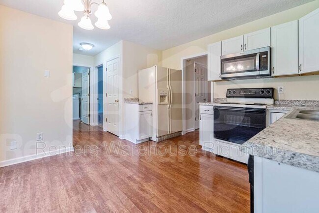 Foto del edificio - 5009 Roxshire Ct